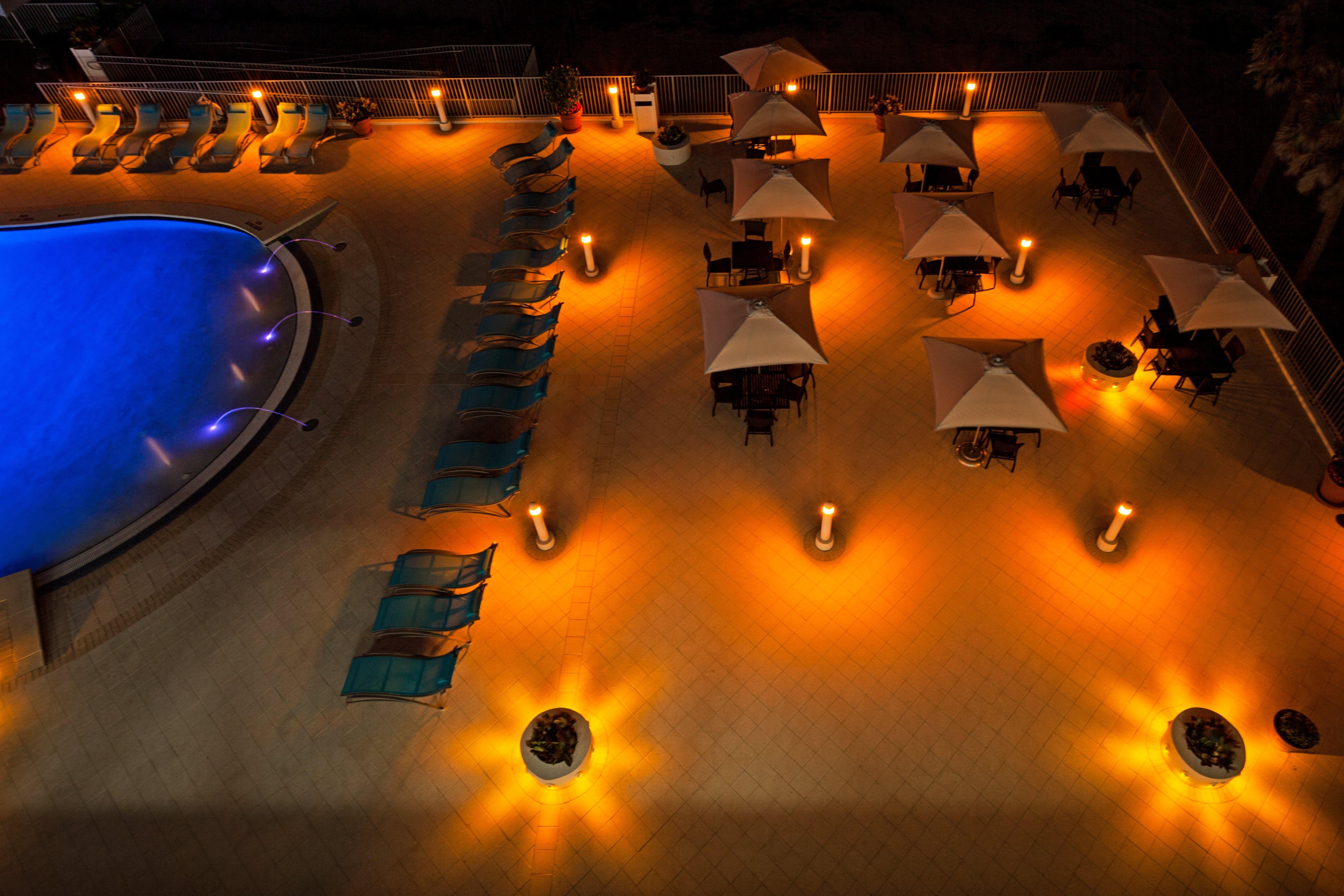 Holiday Inn Express & Suites Panama City Beach Beachfront By Ihg Exterior foto