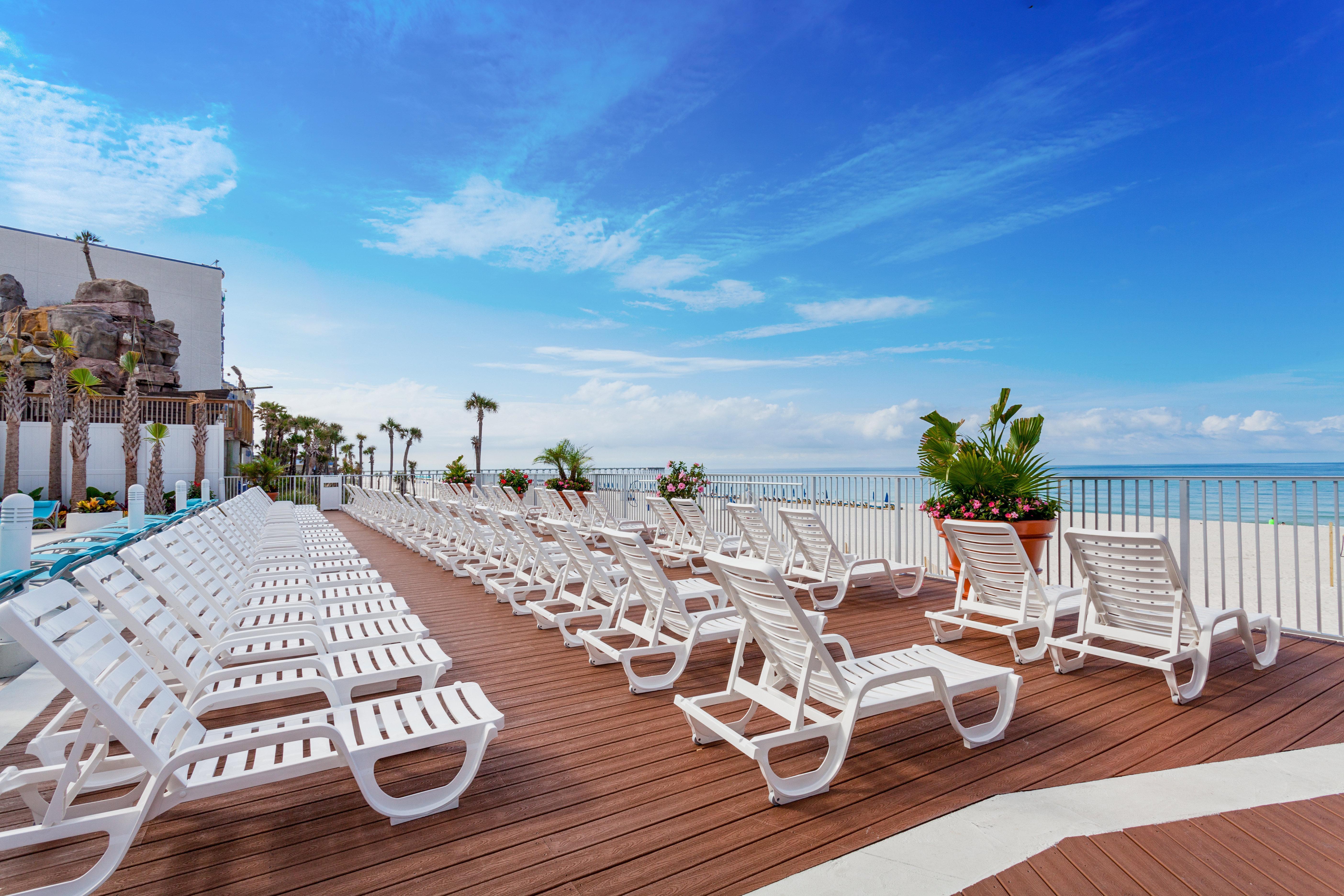 Holiday Inn Express & Suites Panama City Beach Beachfront By Ihg Exterior foto