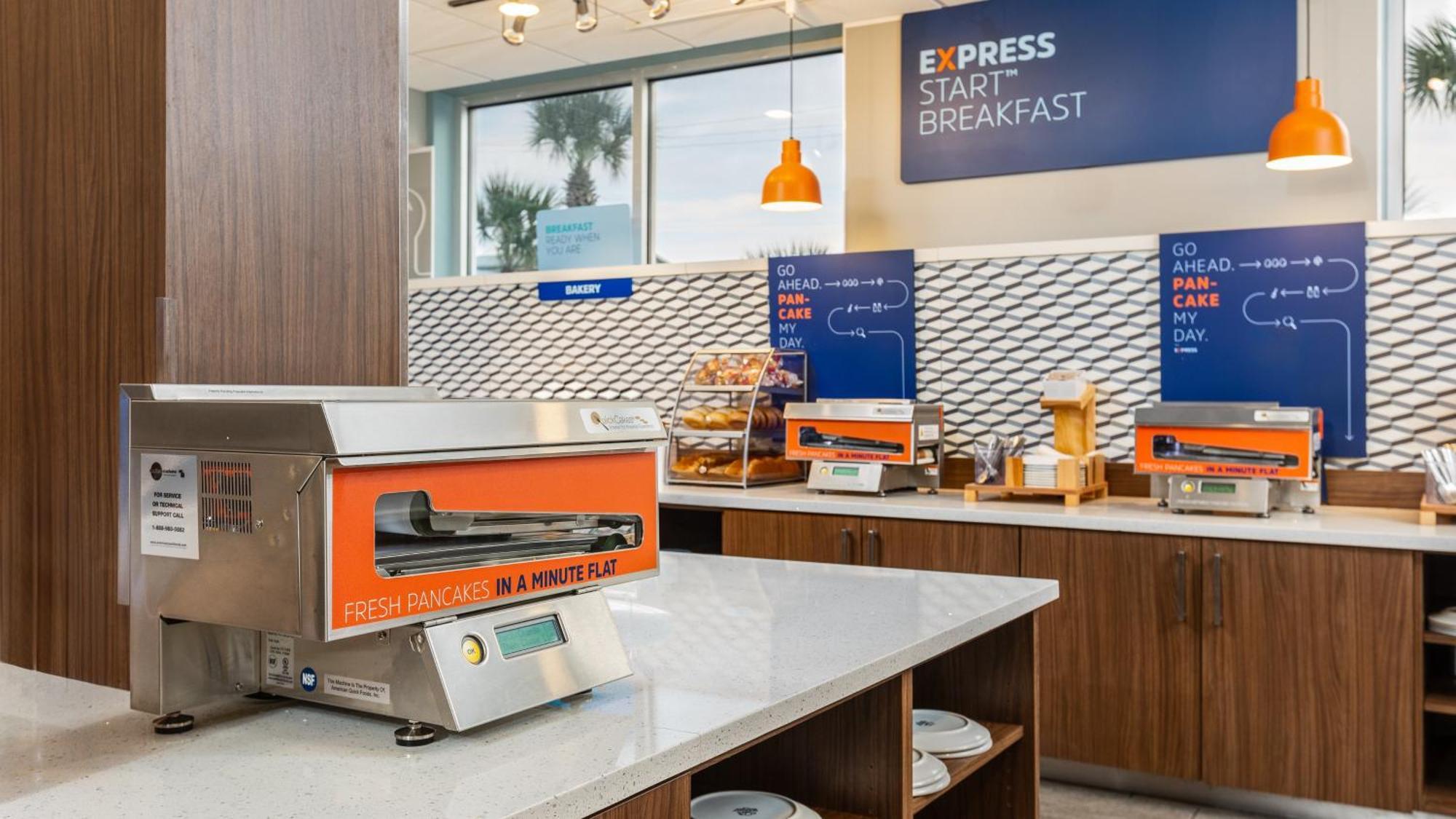 Holiday Inn Express & Suites Panama City Beach Beachfront By Ihg Exterior foto